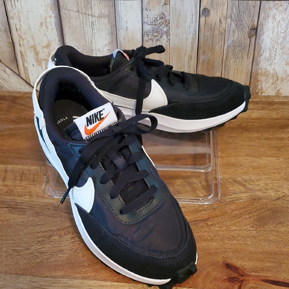 Women's Nike Black and White Sneakers Size 6.5